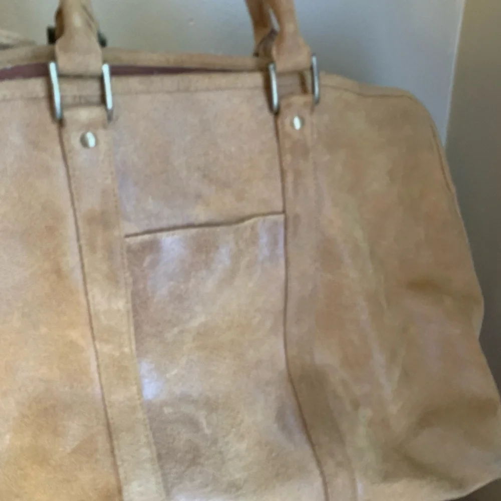 Vtg Le Donne SuedeLeather Bag Travel Shoulder Duffel Bag Tan strap Weathered Lg
